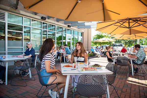 Outdoor Dining in Downtown Holly Springs